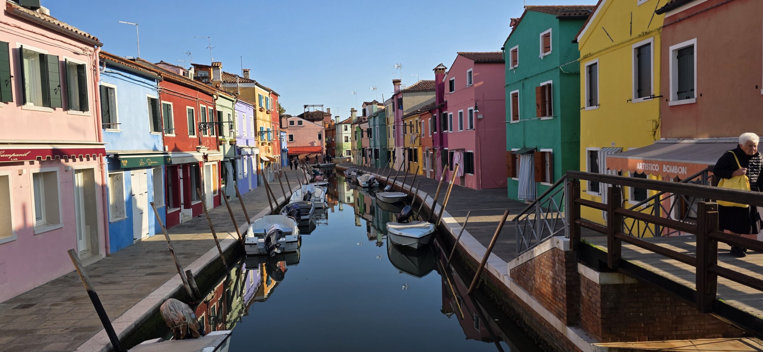 ブラーノ】Burano カラフルな建物が並ぶ島 – 旅人になりたい